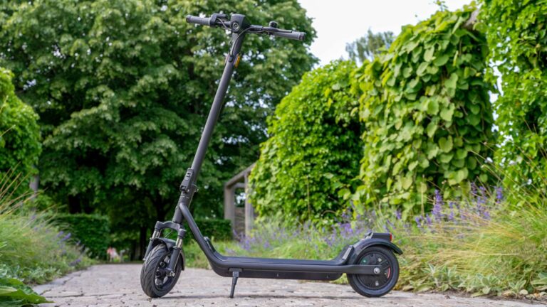 NIU KQi 100F Review: Exceptional Comfort and Portability Under $500