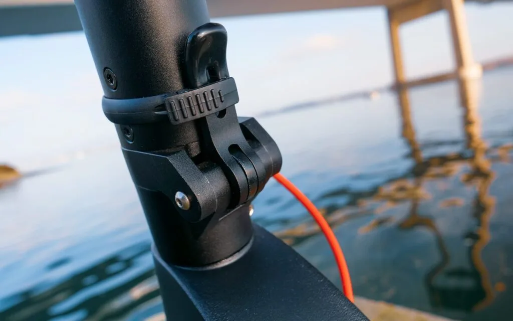 Turboant X7 Pro folding mechanism