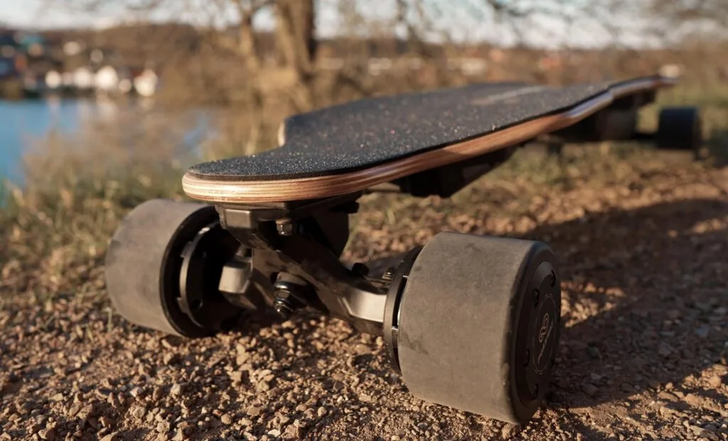 possway t2 hub motors and truck setup closeup