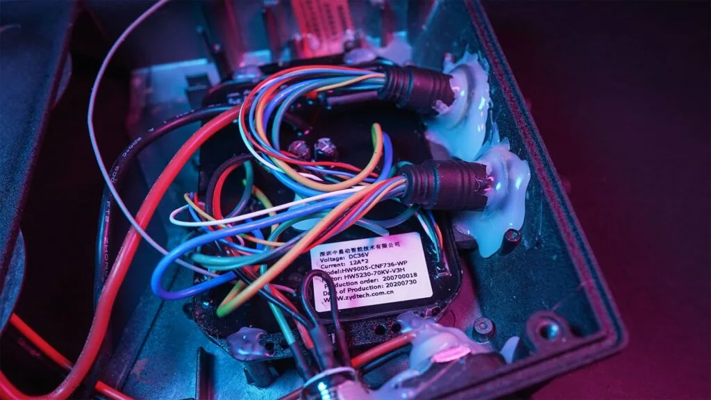 Customized Hobbywing 9005 electronic speed controller in the Maxfind Max4 Pro