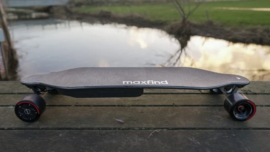 Maxfind Max4 Pro Review – An Innovative Lightweight Electric Skateboard