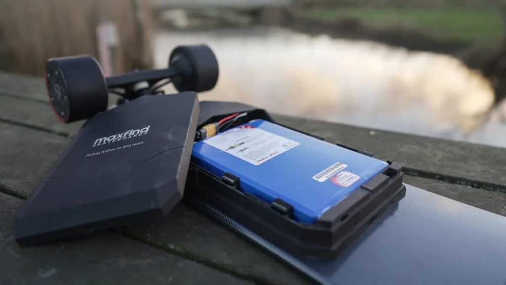 Maxfind Max4 Pro fast swap battery