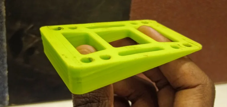 Green wedge raiser for skateboard or longboard