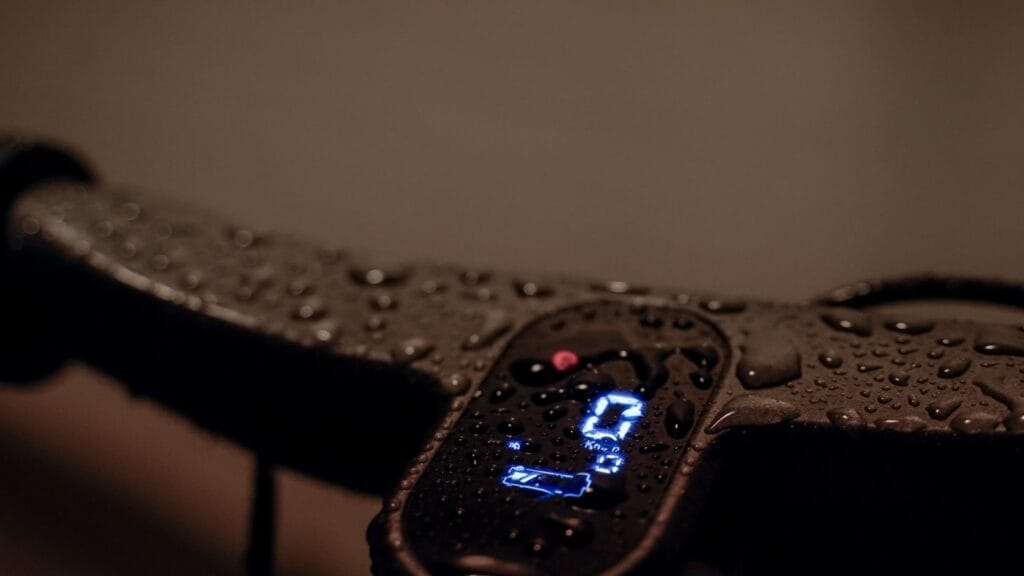 Apollo City Pro display in the rain