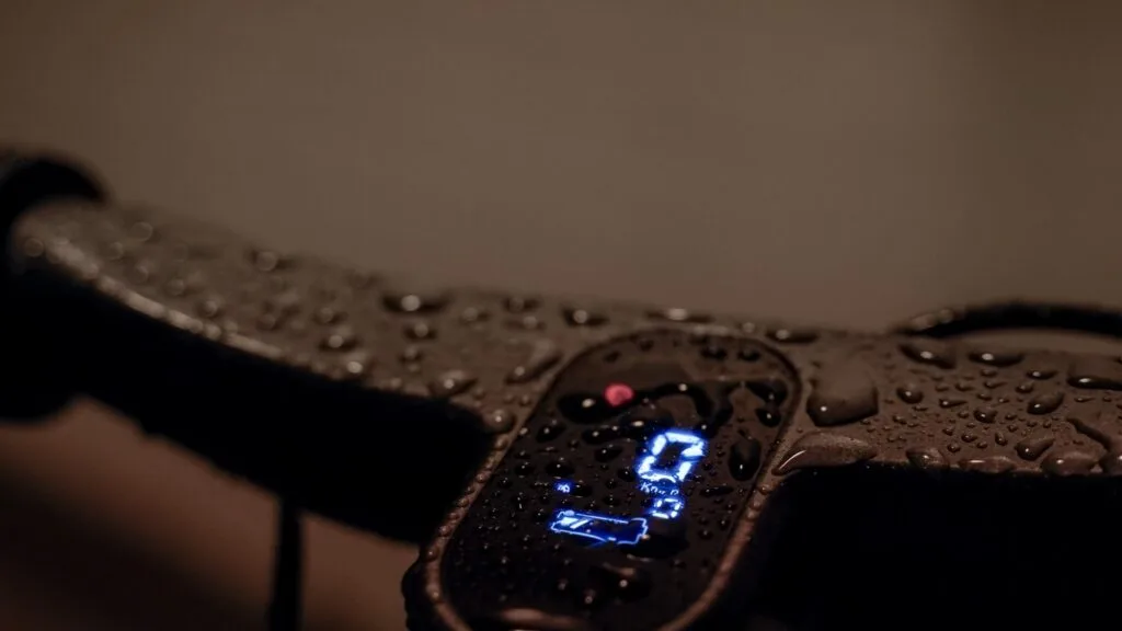 Apollo City Pro display in the rain