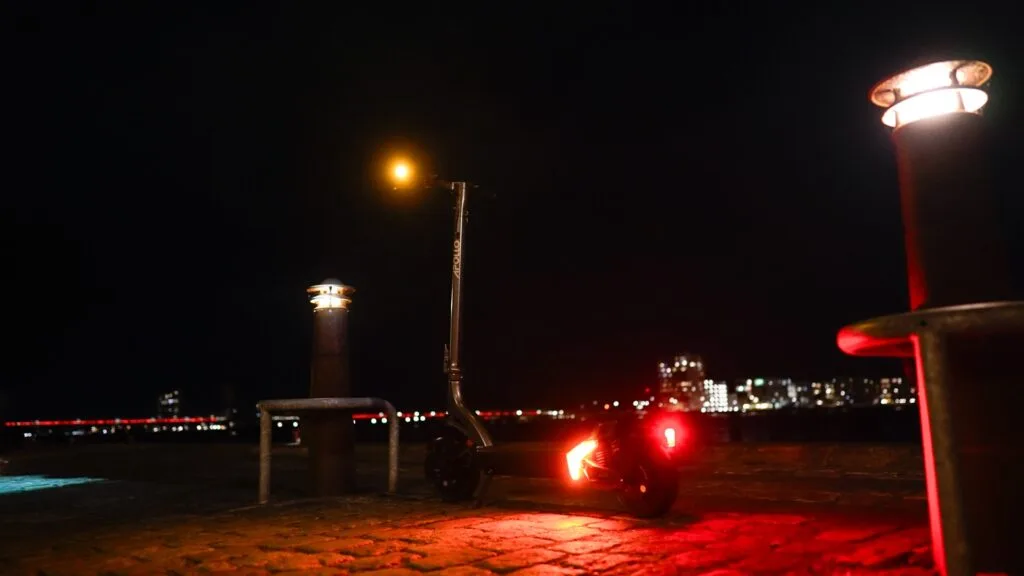 Apollo City Pro turn light signal at night