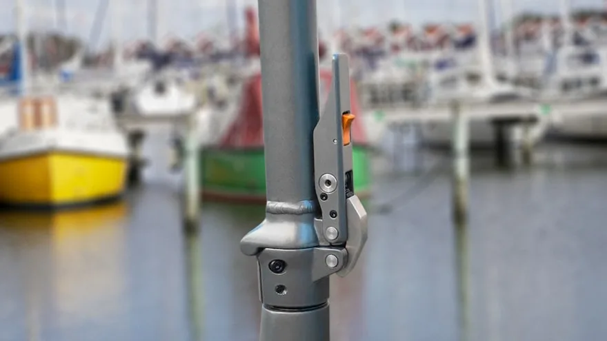 Closeup of folding mechanism on Apollo City Pro