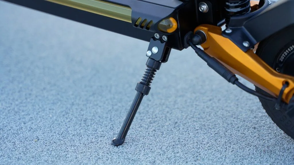 Splach Twin kickstand