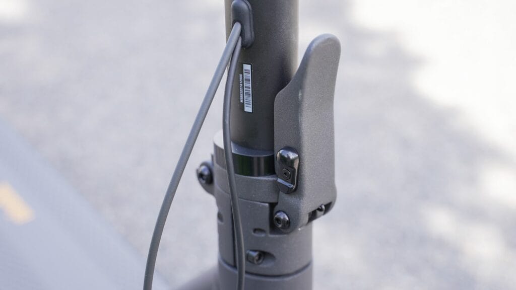Folding mechanism on Ninebot Max G30P