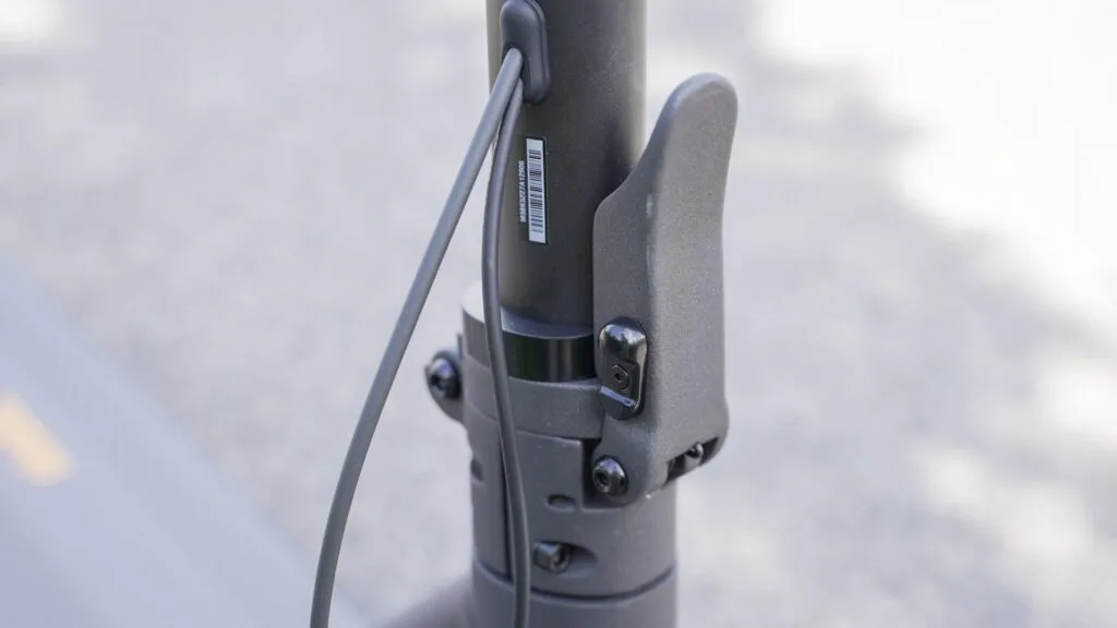 Folding mechanism on Ninebot Max G30P