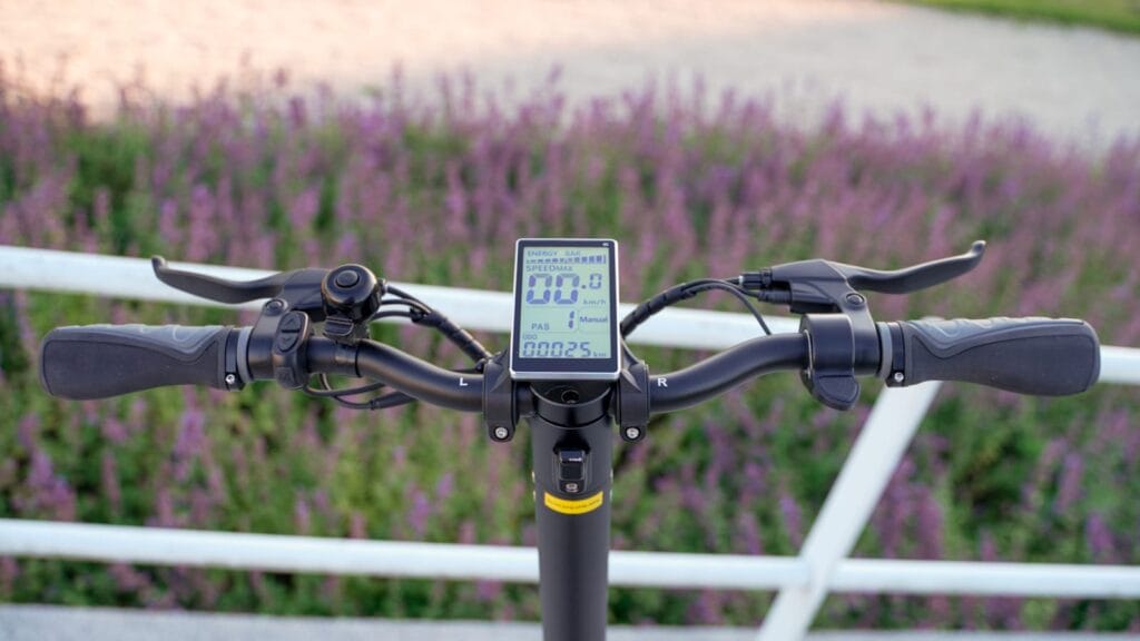 Handlebars and cockpit on Varla Pegasus