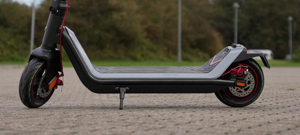 Closeup of lower part of the NIU KQi3 Max