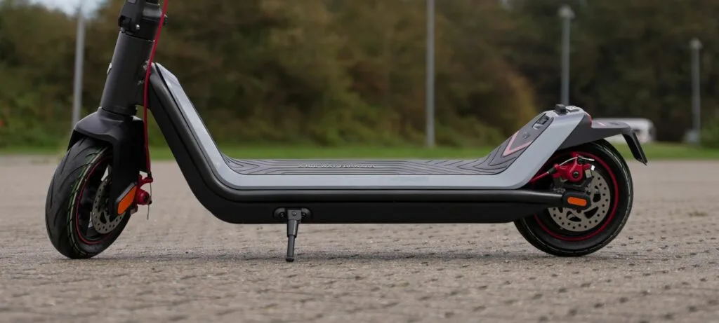 Closeup of lower part of the NIU KQi3 Max