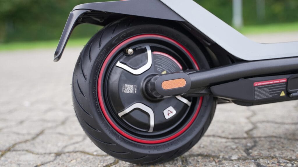 Closeup of the motor on the NIU KQi3 Max