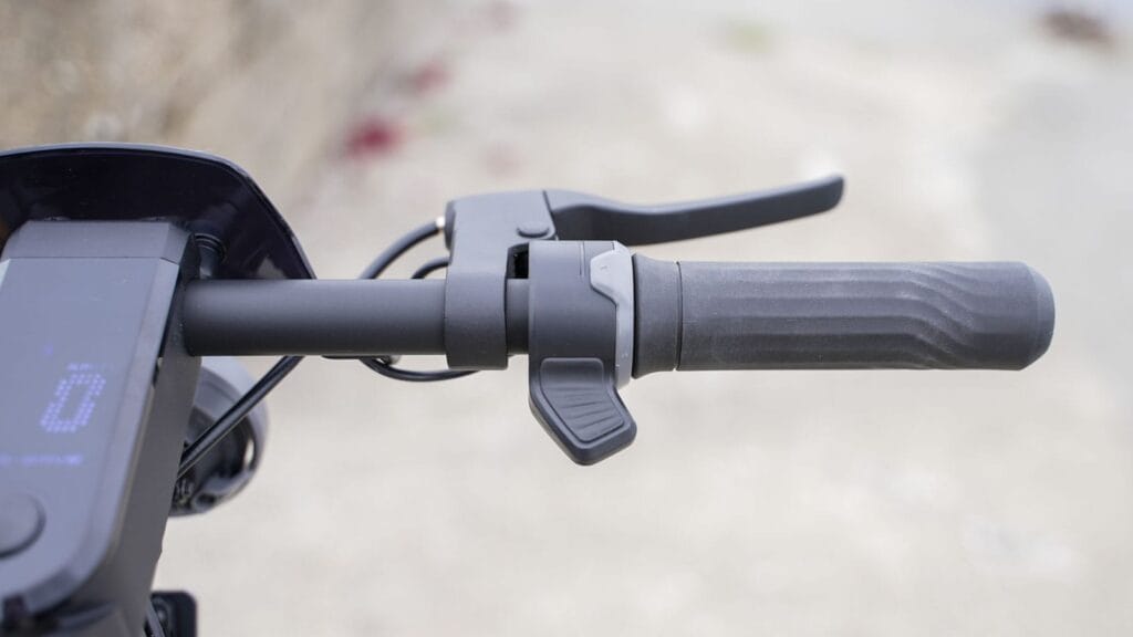 Closeup of throttle on NIU KQi3 Pro