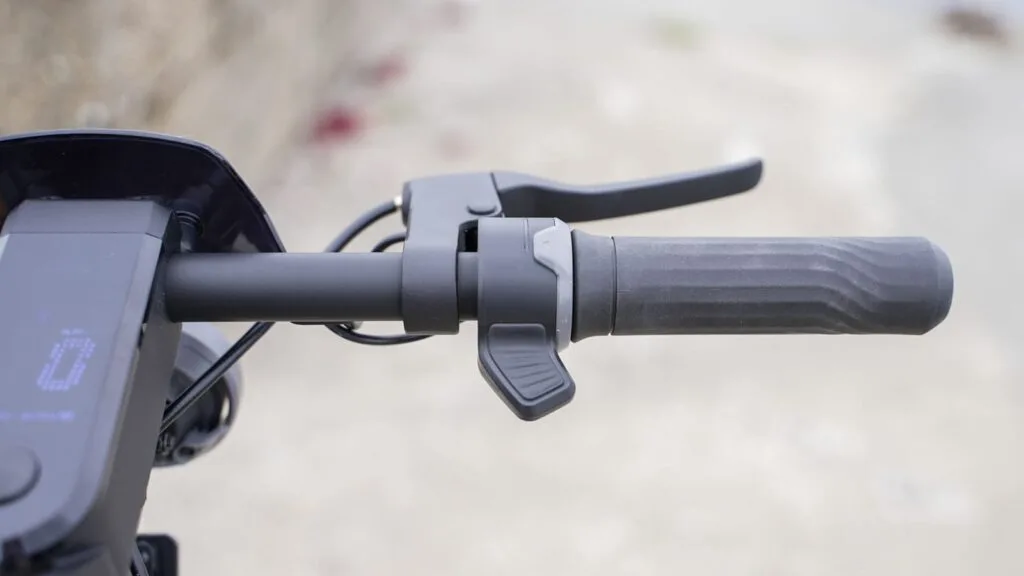 Closeup of throttle on NIU KQi3 Pro