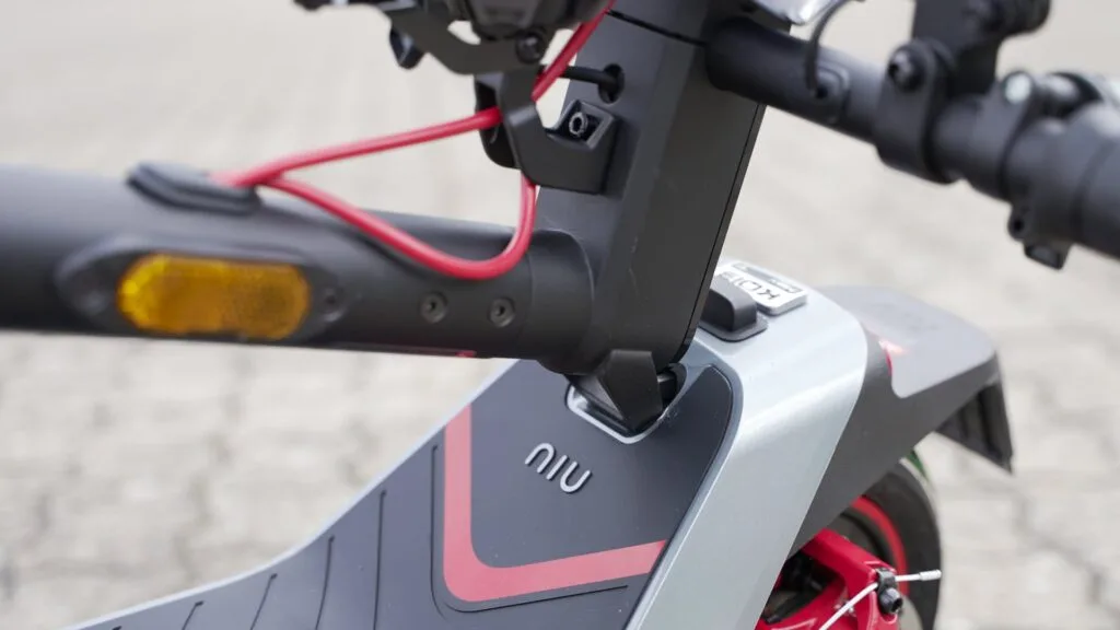 Folding point on the NIU KQi3 Max