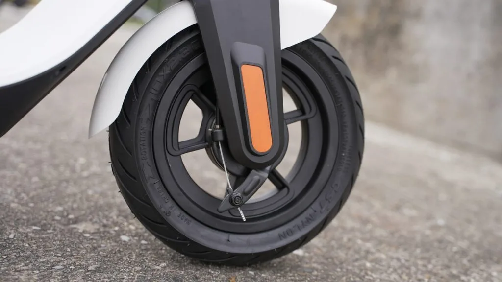 Front-wheel drum brake on the NIU KQi2 Pro electric scooter