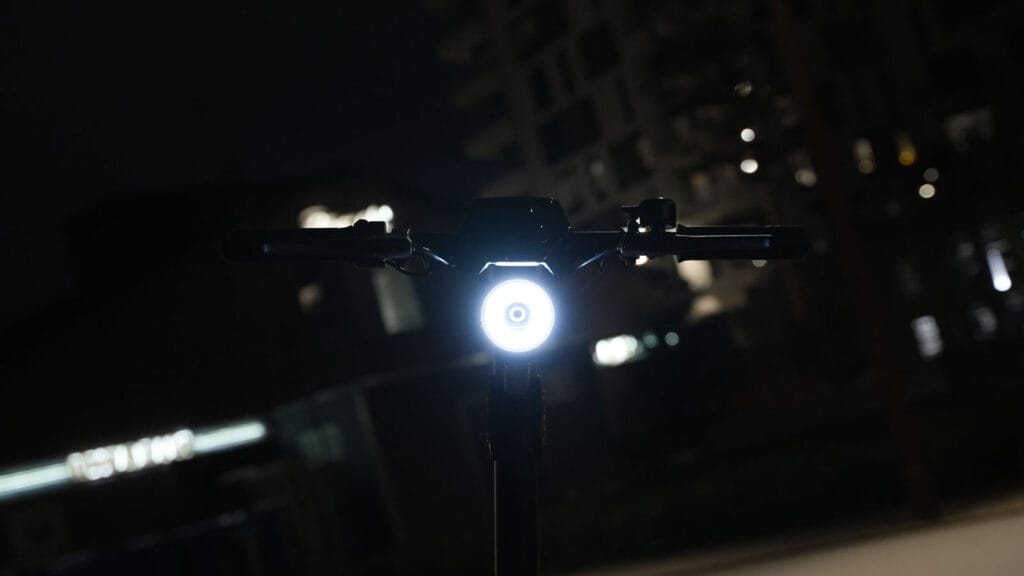 Headlight on NIU KQi3 Pro