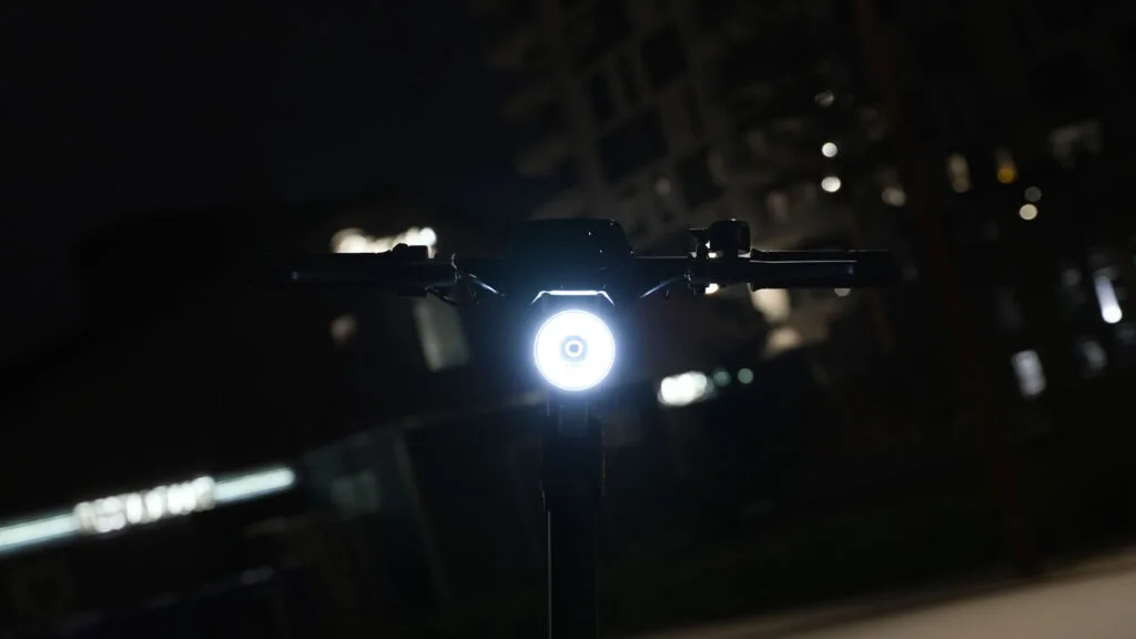 Headlight on NIU KQi3 Pro