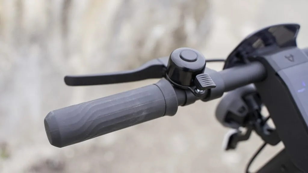 Left handlebar on NIU KQi2 Pro