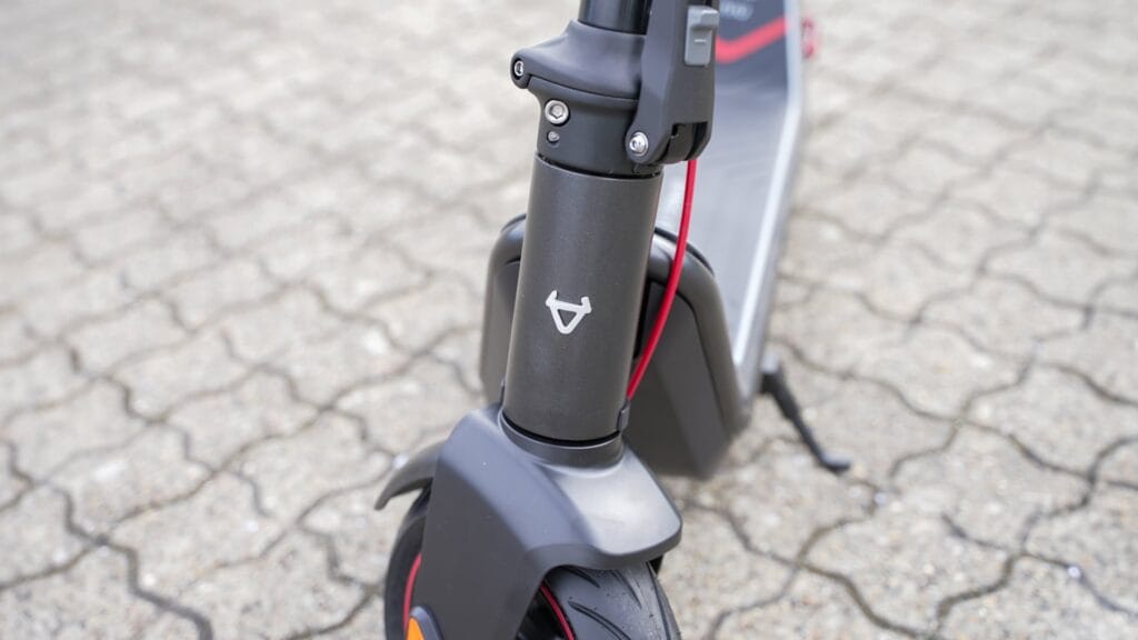 Logo on the NIU KQi3 Max