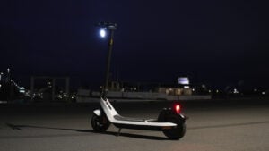 NIU KQi2 Pro LED lights at night
