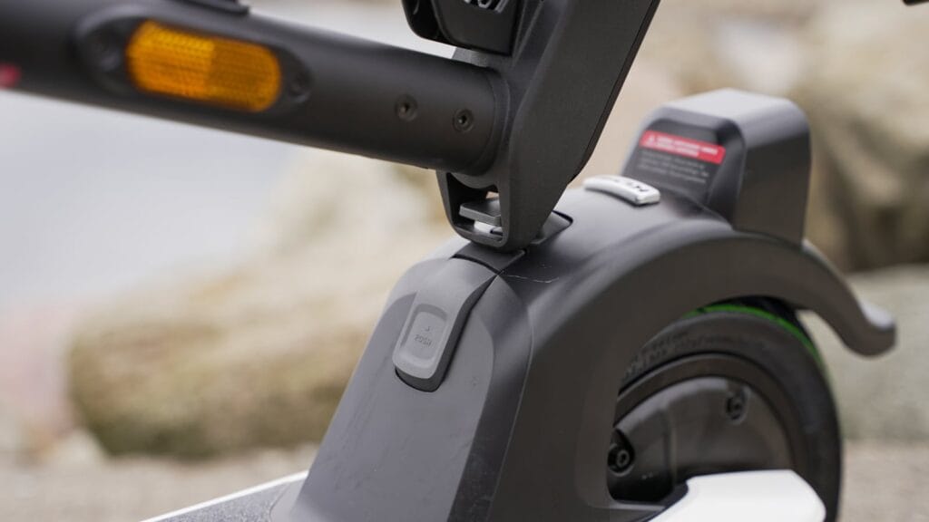 NIU KQi2 Pro folding latch