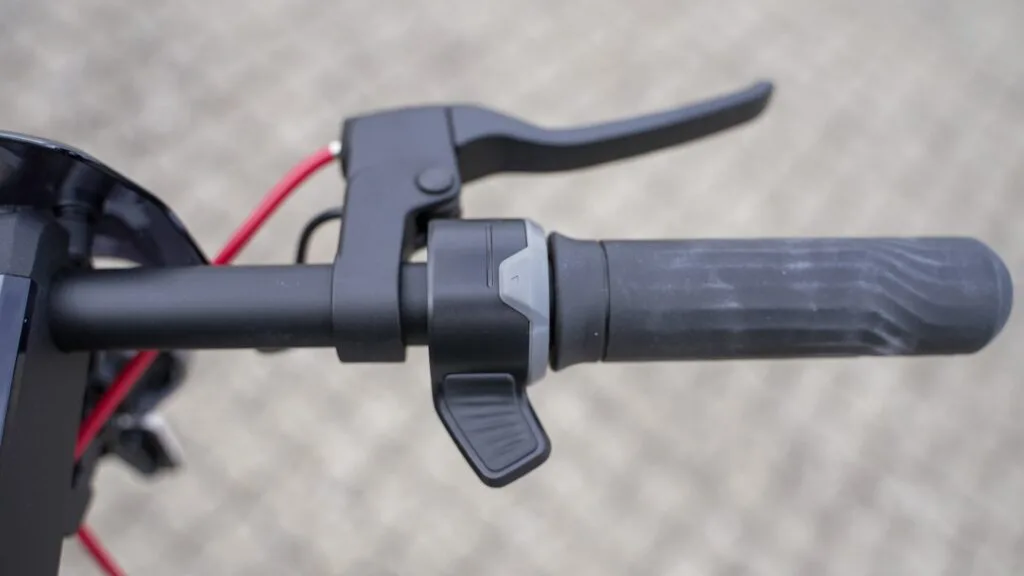 Right handlebar on NIU KQi3 Max