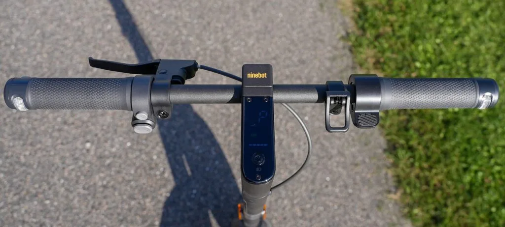 Cockpit and handlebars on the Segway Ninebot G2