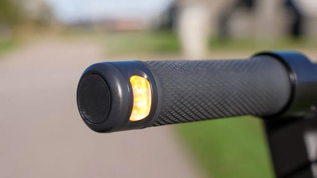 Turn signals on the G2 segway e-scooter