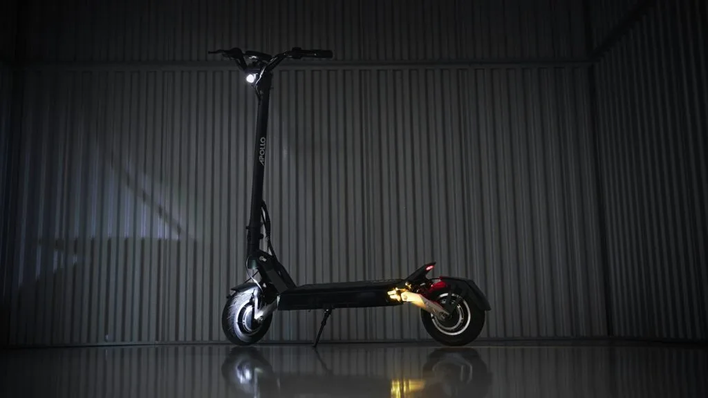 Apollo Phantom V3 light setup in the dark