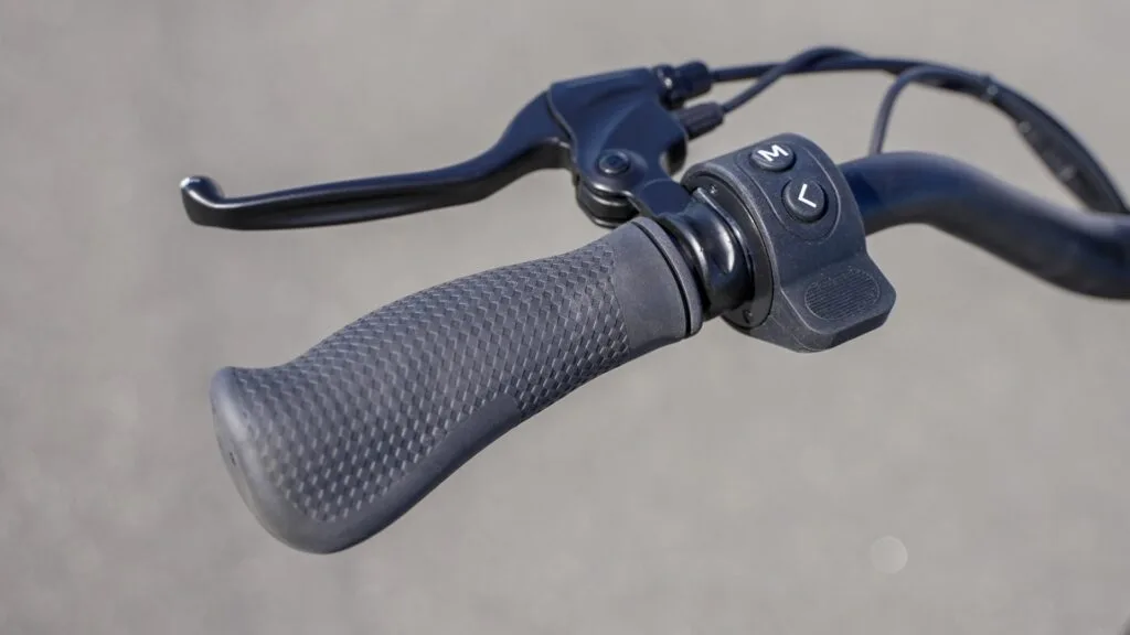 Grips on the Apollo Phantom V3