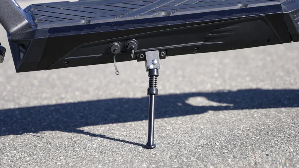 Kickstand on the Apollo Phantom 2023 version