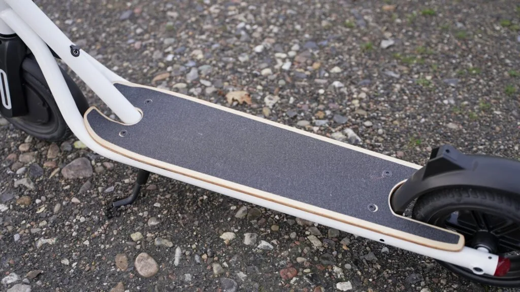 Photo of the deck on the Fluid CityRider