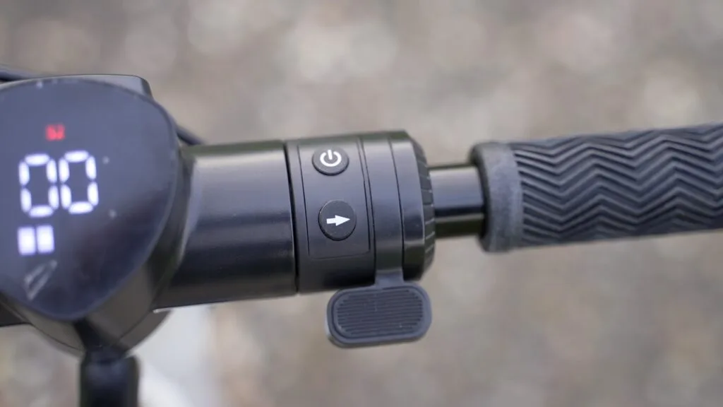 Thumb throttle and buttons on the Fluid CityRider