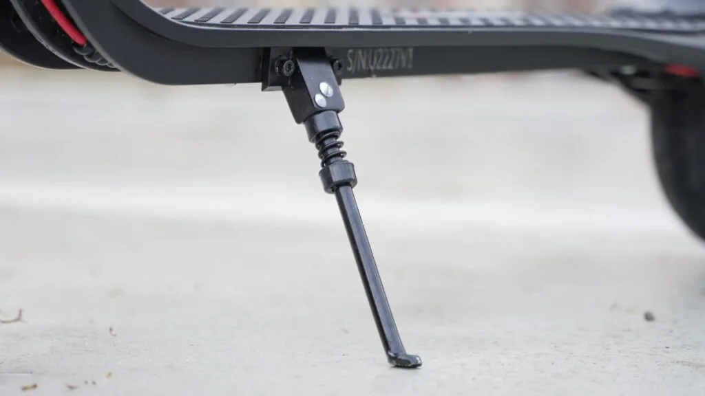 TurboAnt X7 Max kickstand