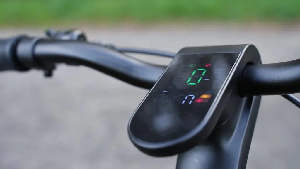 Atomi E20 display