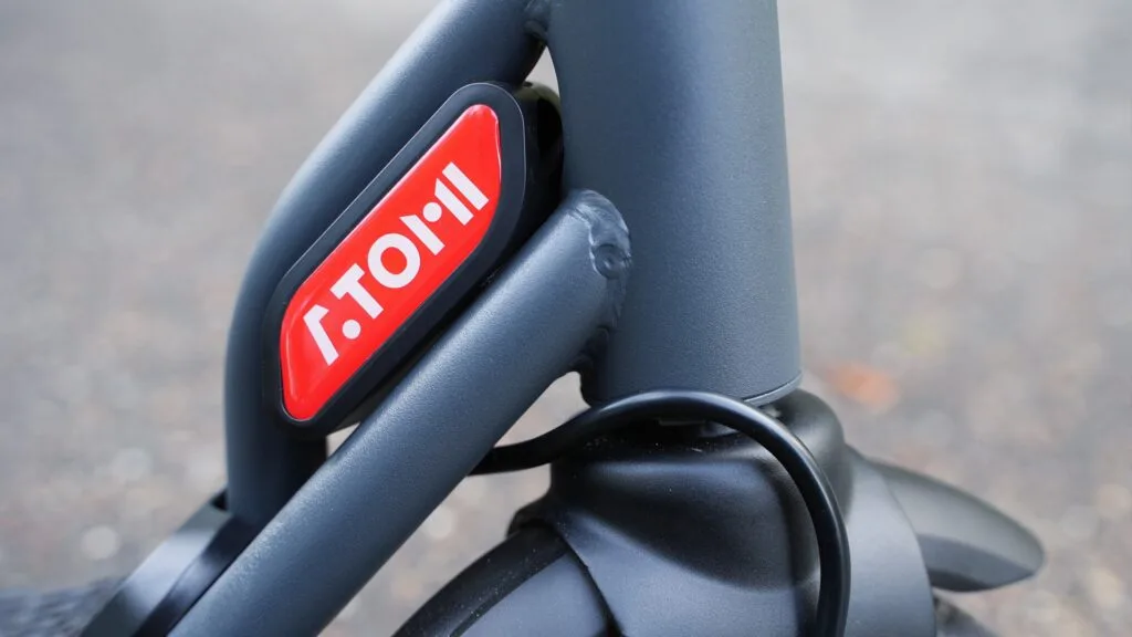Atomi E20 logo closeup