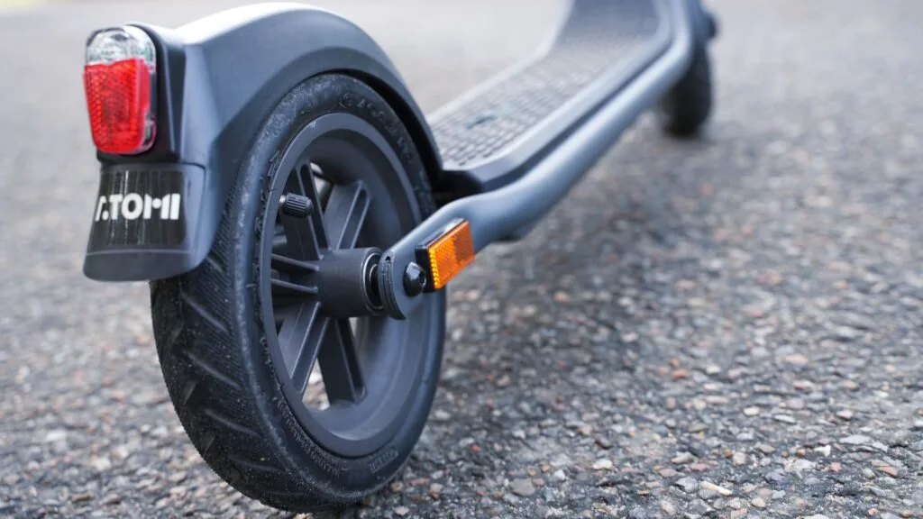 Atomi E20 rear tire