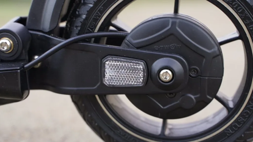 Close-up of a reflector on the Fluid Mosquito