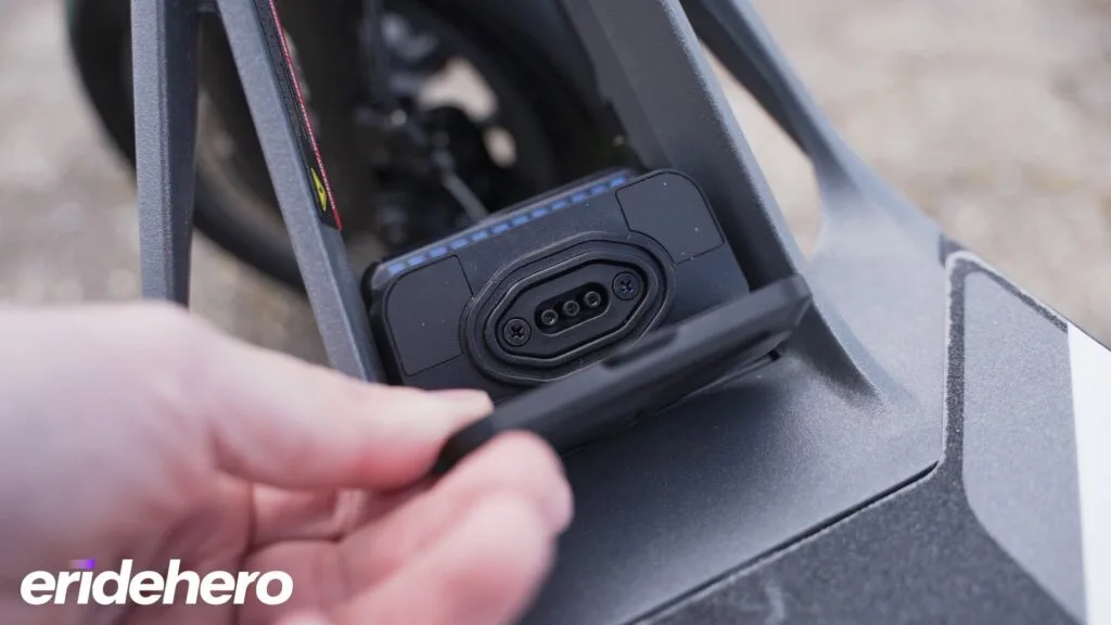 NIU KQi Air charging port