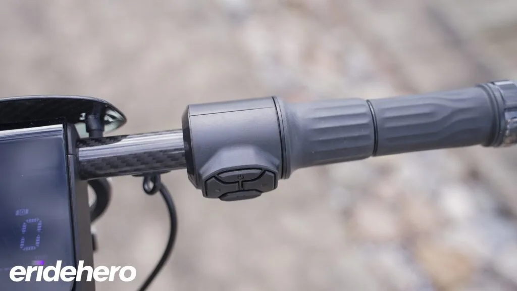 NIU KQi Air throttle and buttons