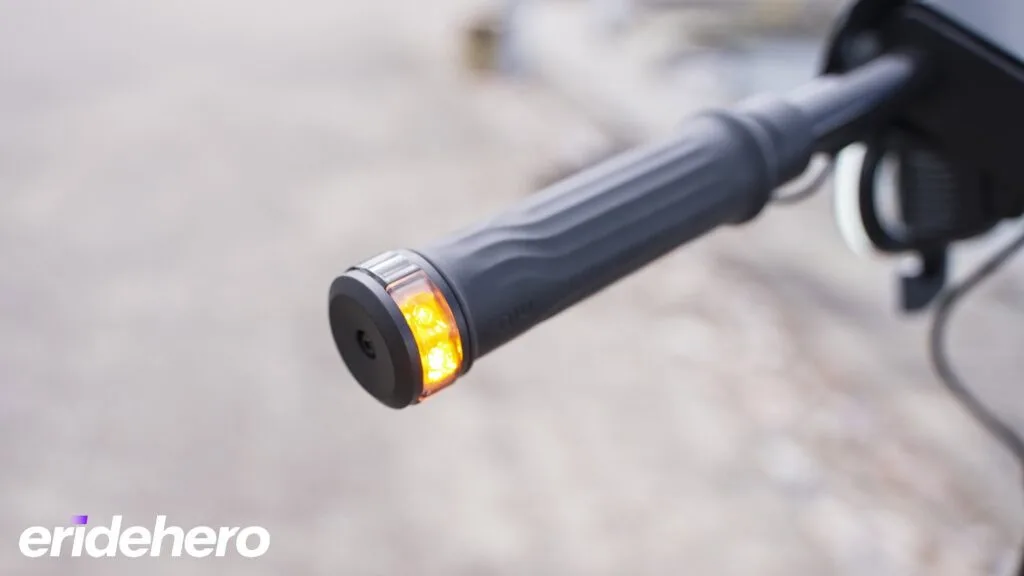 Turn signals on NIU KQi Air