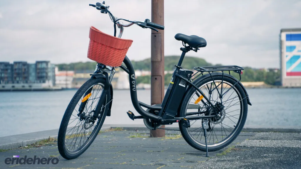 DYU C6 electric bike at the harbor