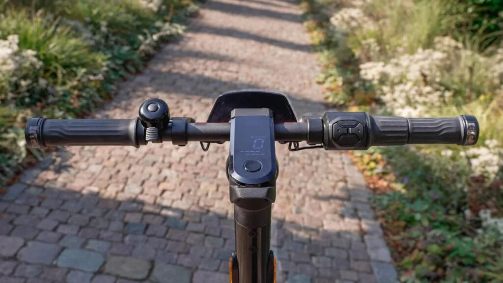 niu kqi 300x cockpit and display