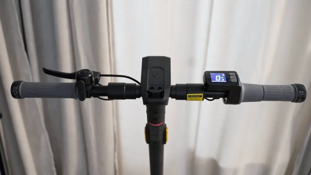 NIU KQI 100F handlebars and cockpit