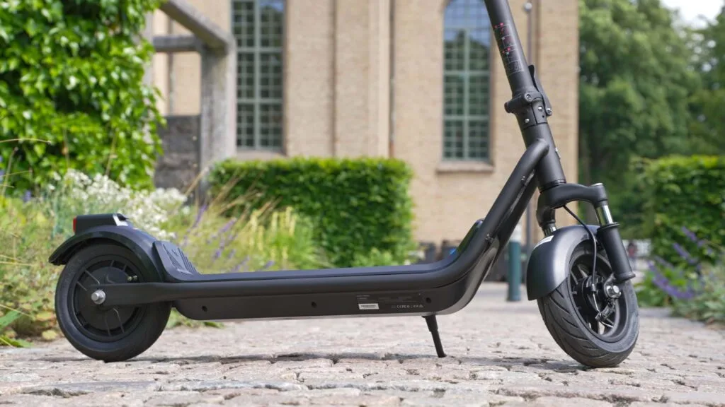 NIU KQi 100F electric scooter closeup