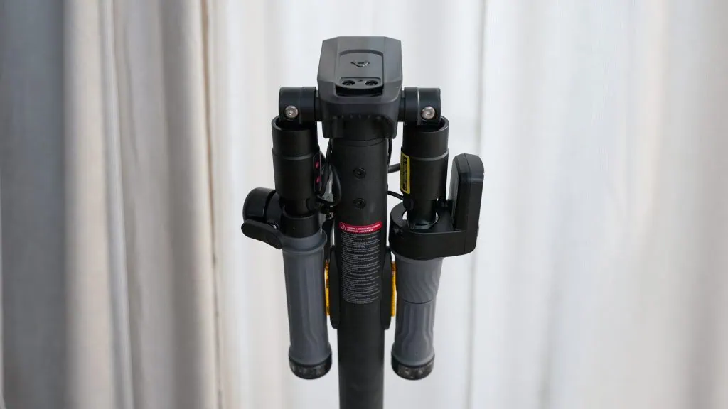 NIU KQi 100F foldable handlebars