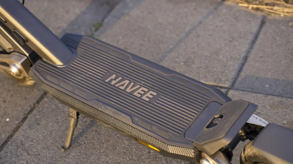 Navee ST3 Pro deck